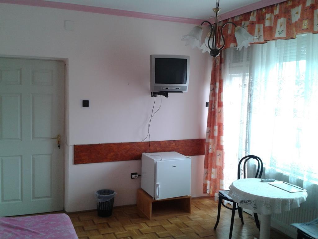 Deak Vendeghaz Apartman Hajduszoboszlo Quarto foto