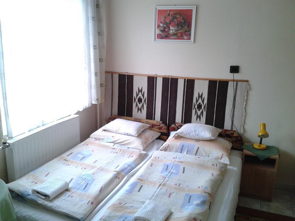 Deak Vendeghaz Apartman Hajduszoboszlo Quarto foto