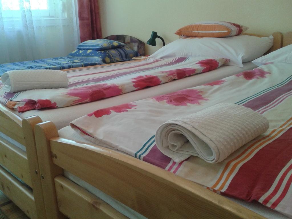Deak Vendeghaz Apartman Hajduszoboszlo Quarto foto