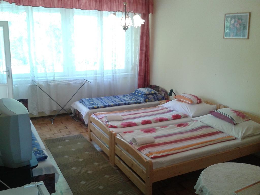 Deak Vendeghaz Apartman Hajduszoboszlo Quarto foto