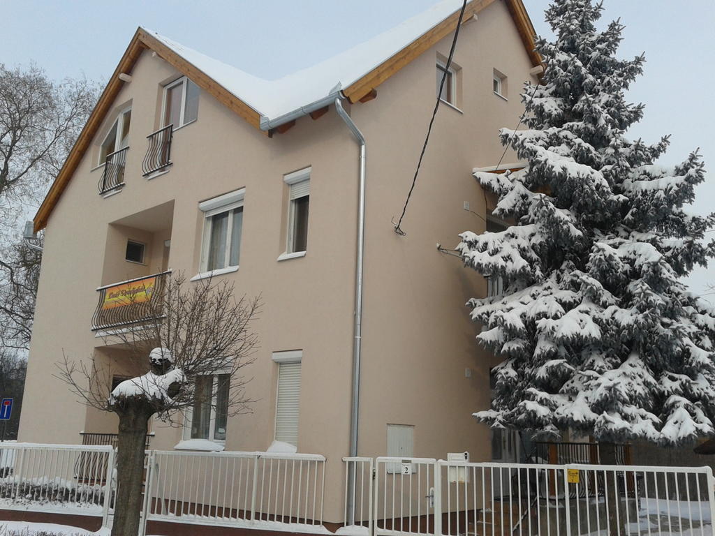 Deak Vendeghaz Apartman Hajduszoboszlo Exterior foto