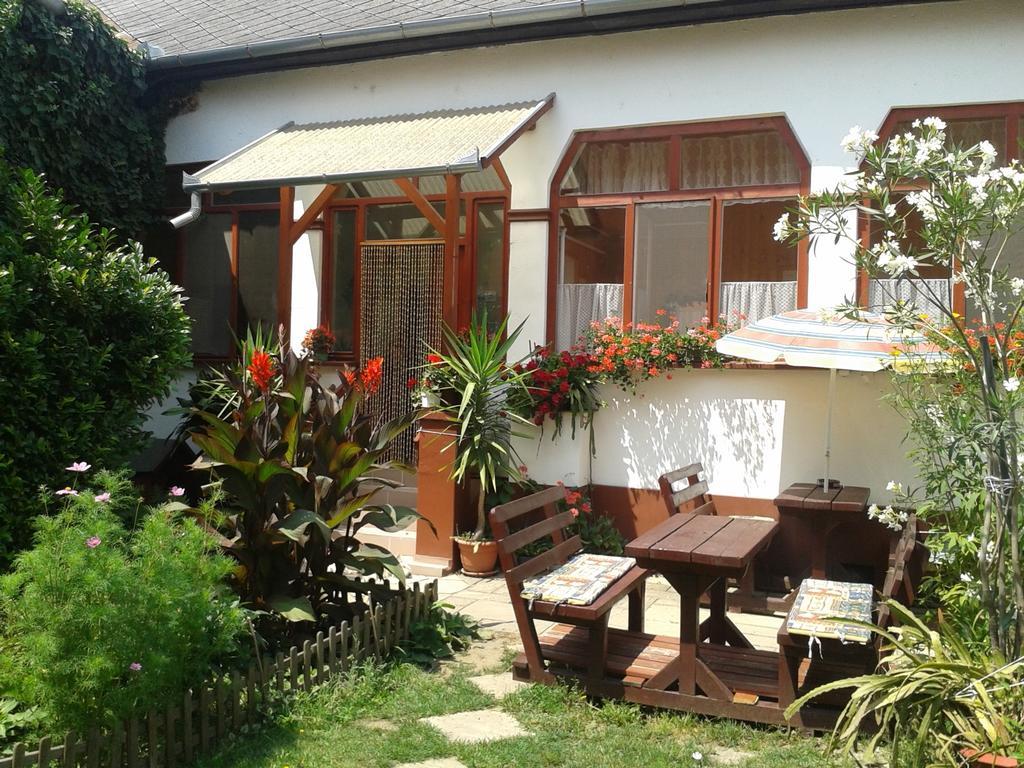 Deak Vendeghaz Apartman Hajduszoboszlo Exterior foto