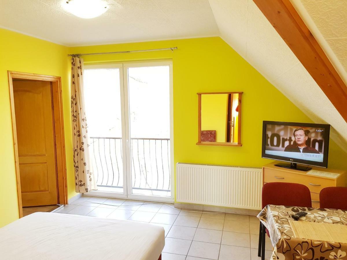 Deak Vendeghaz Apartman Hajduszoboszlo Exterior foto